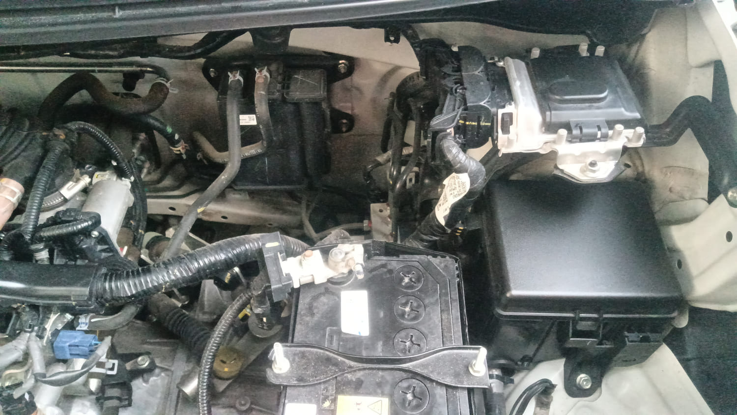 Used 2023 Maruti Suzuki Wagon R ZXI Plus 1.2 Petrol Manual engine ENGINE LEFT SIDE HINGE & APRON VIEW