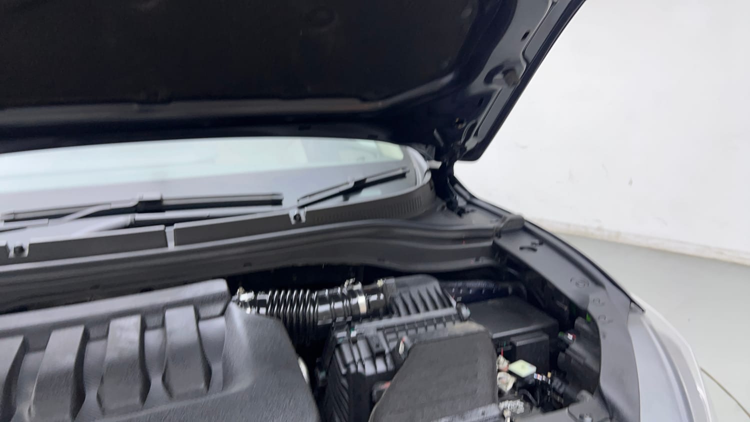 Used 2024 Mahindra XUV700 AX 5 Petrol AT 5 STR Petrol Automatic engine ENGINE LEFT SIDE HINGE & APRON VIEW