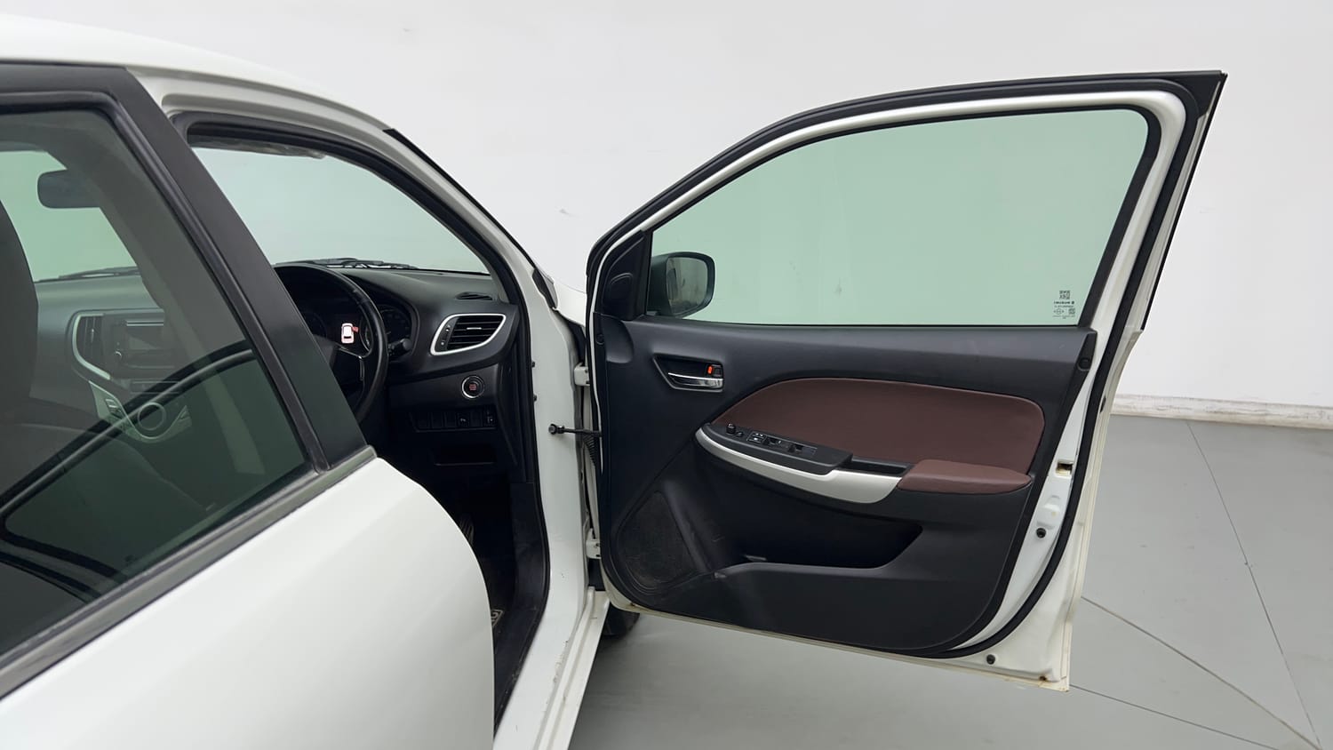 Used 2017 Maruti Suzuki Baleno Zeta 1.2 Petrol Manual interior RIGHT FRONT DOOR OPEN VIEW