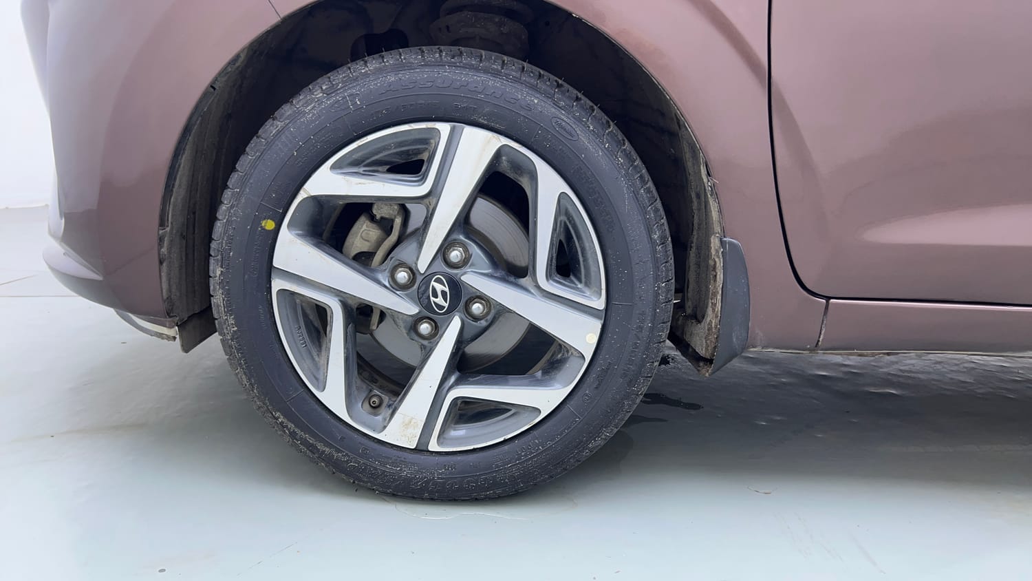 Used 2020 Hyundai Aura SX Plus 1.2 AMT Petrol Petrol Automatic tyres LEFT FRONT TYRE RIM VIEW