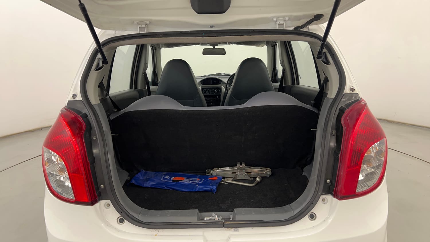 Used 2016 Maruti Suzuki Alto 800 Lxi Petrol Manual interior DICKY INSIDE VIEW