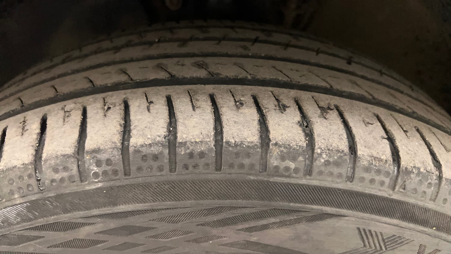 Used 2014 Volkswagen Vento Highline Petrol Petrol Manual tyres LEFT FRONT TYRE TREAD VIEW