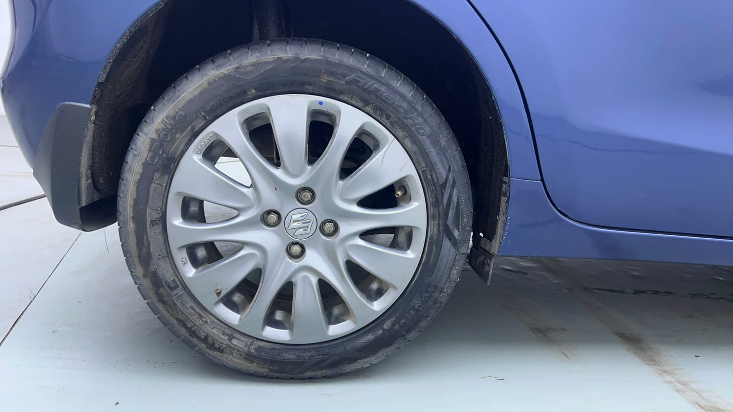 Used 2018 Maruti Suzuki Baleno Zeta 1.2 Petrol Manual tyres RIGHT REAR TYRE RIM VIEW