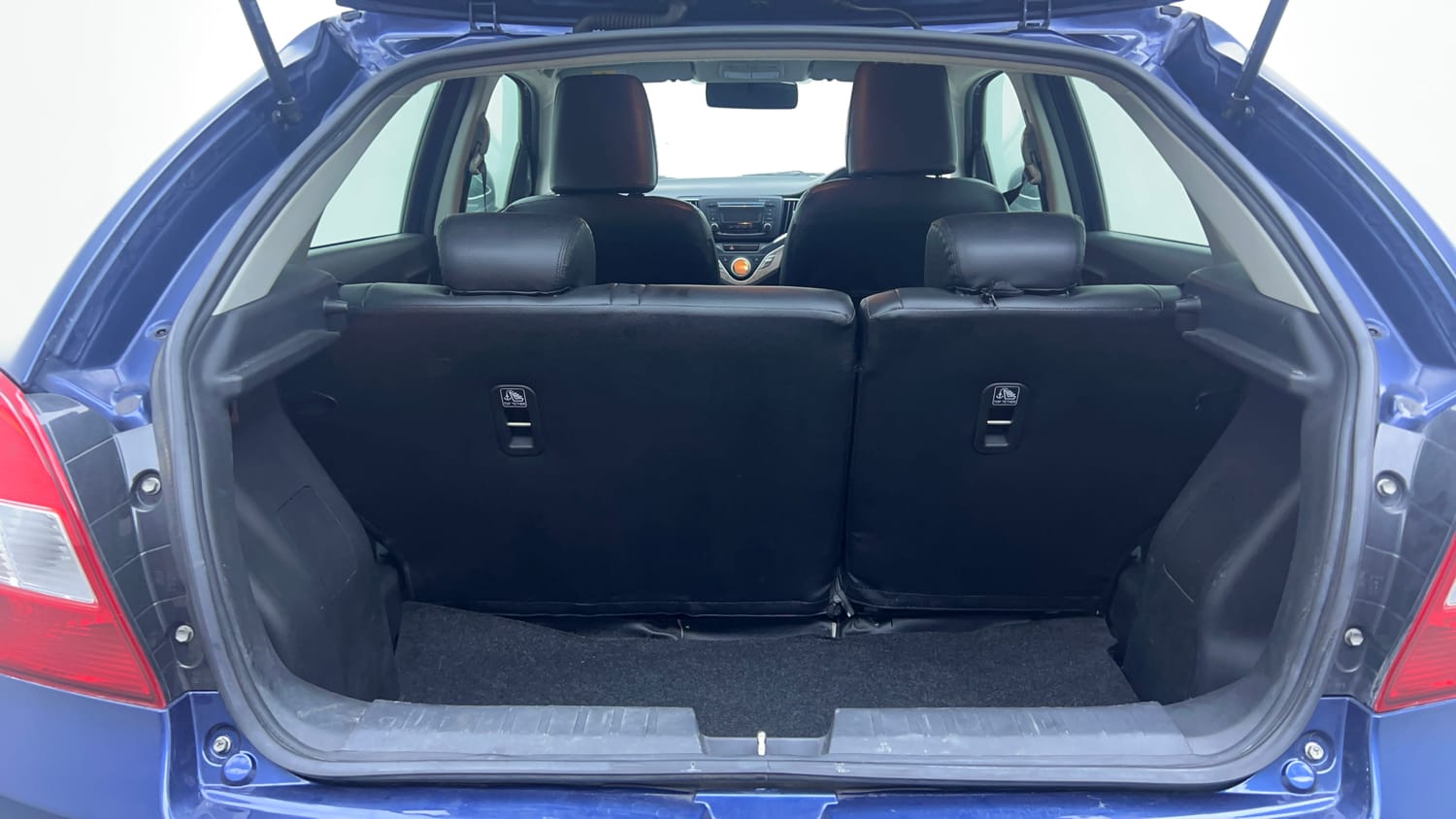 Used 2018 Maruti Suzuki Baleno Zeta 1.2 Petrol Manual interior DICKY INSIDE VIEW