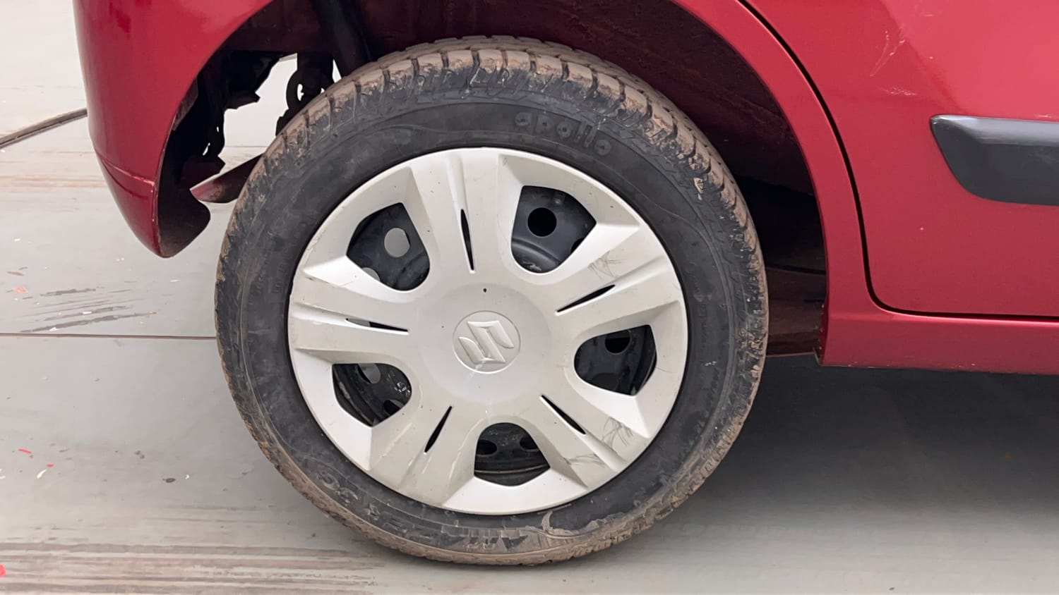 Used 2014 Maruti Suzuki Wagon R VXI Petrol Manual tyres RIGHT REAR TYRE RIM VIEW