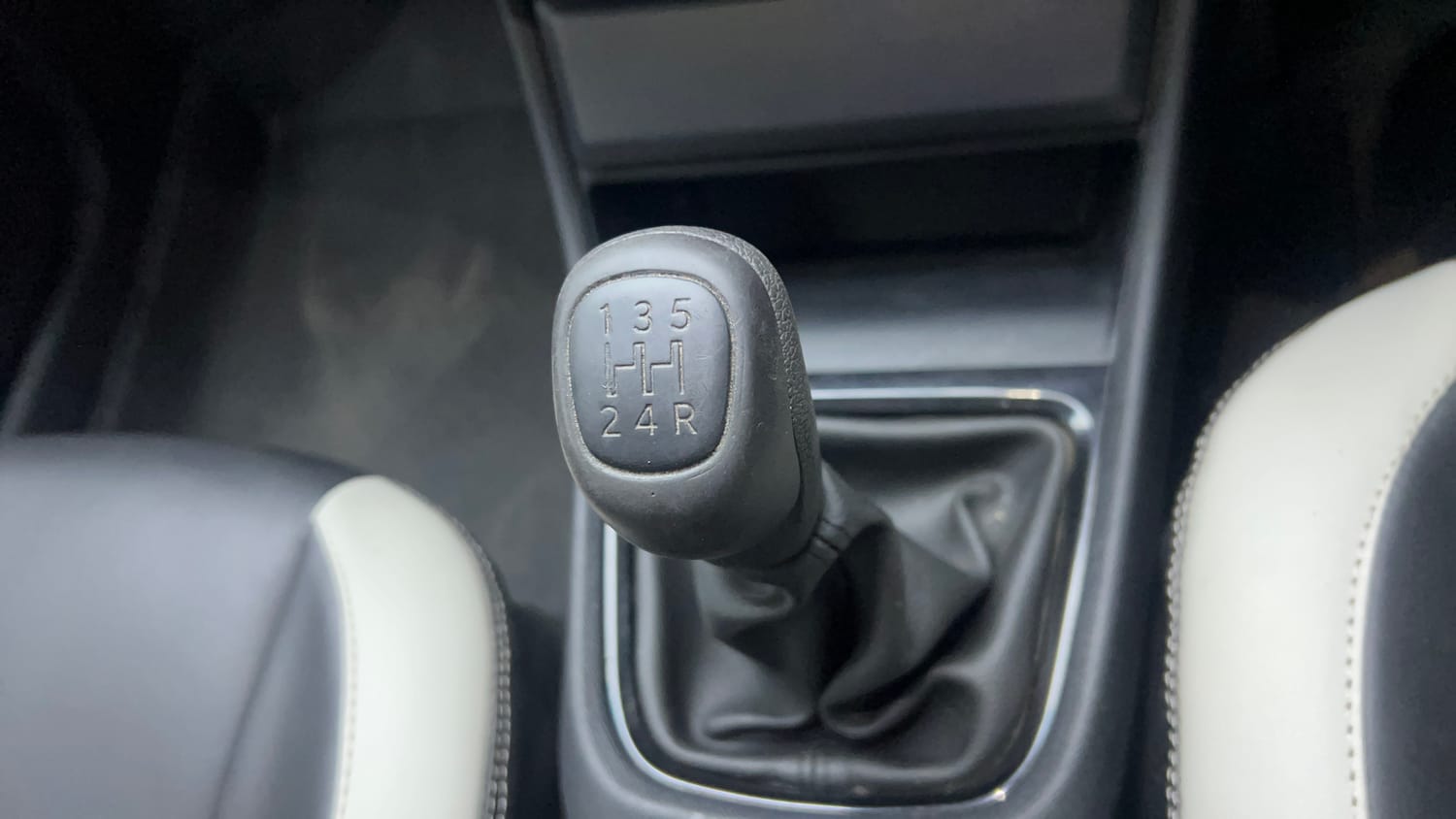 Used 2024 Tata Punch Pure MT Petrol Manual interior GEAR  KNOB VIEW