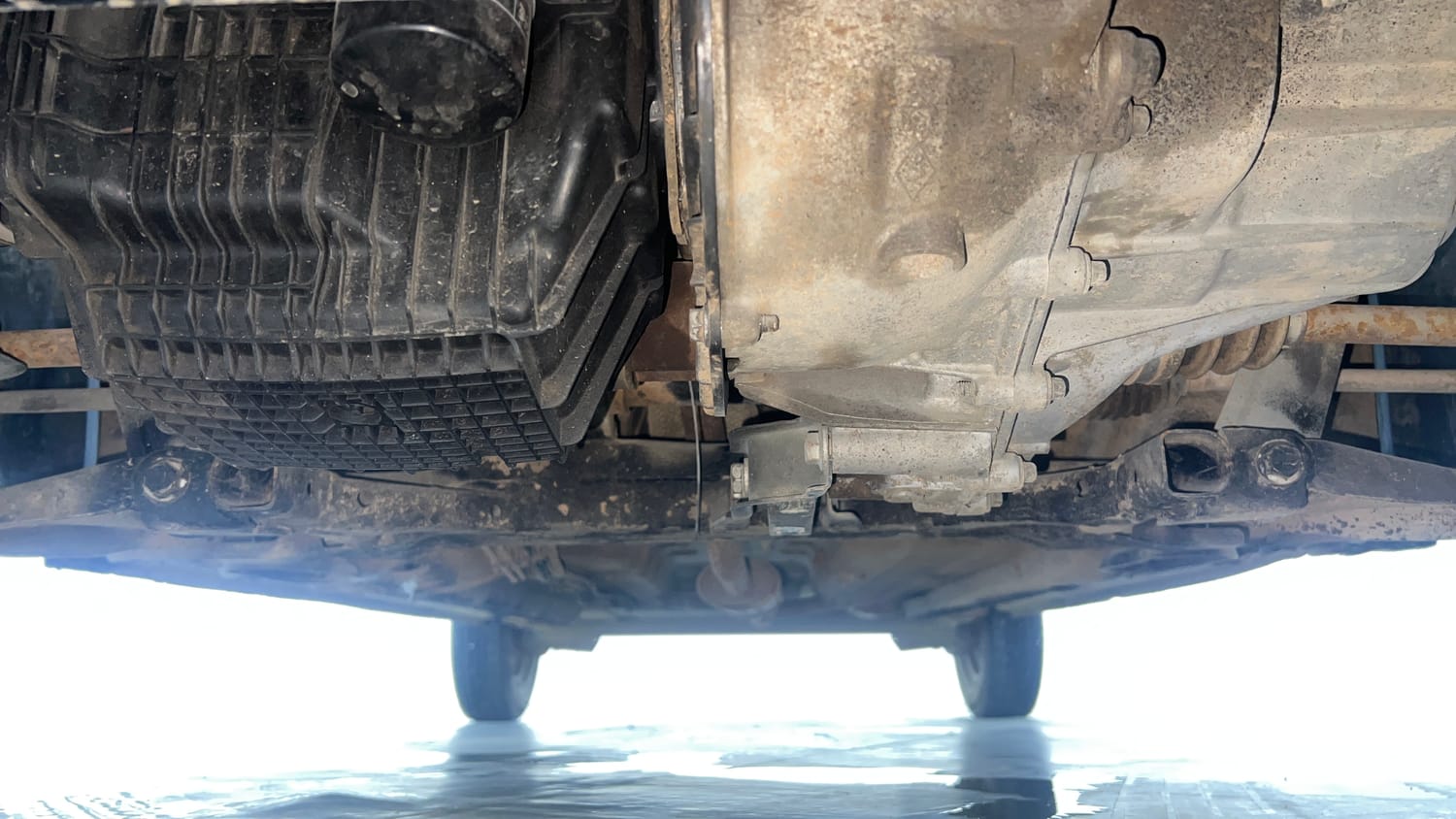 Used 2018 Renault Kwid 1.0 RXT Petrol Manual extra FRONT LEFT UNDERBODY VIEW