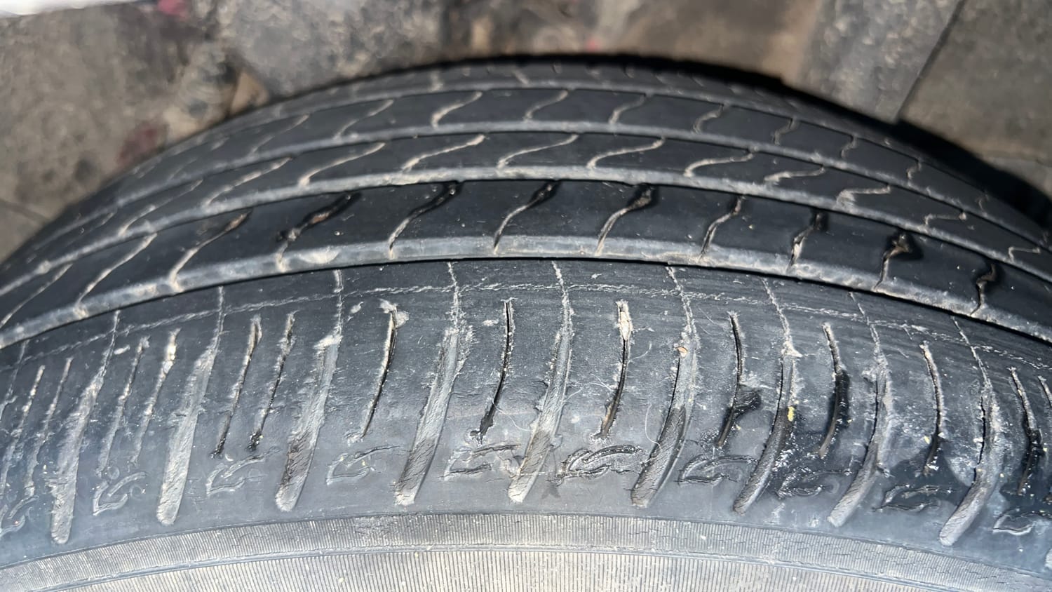 Used 2019 Hyundai Venue SX Plus 1.0 Turbo DCT Petrol Automatic tyres LEFT REAR TYRE TREAD VIEW
