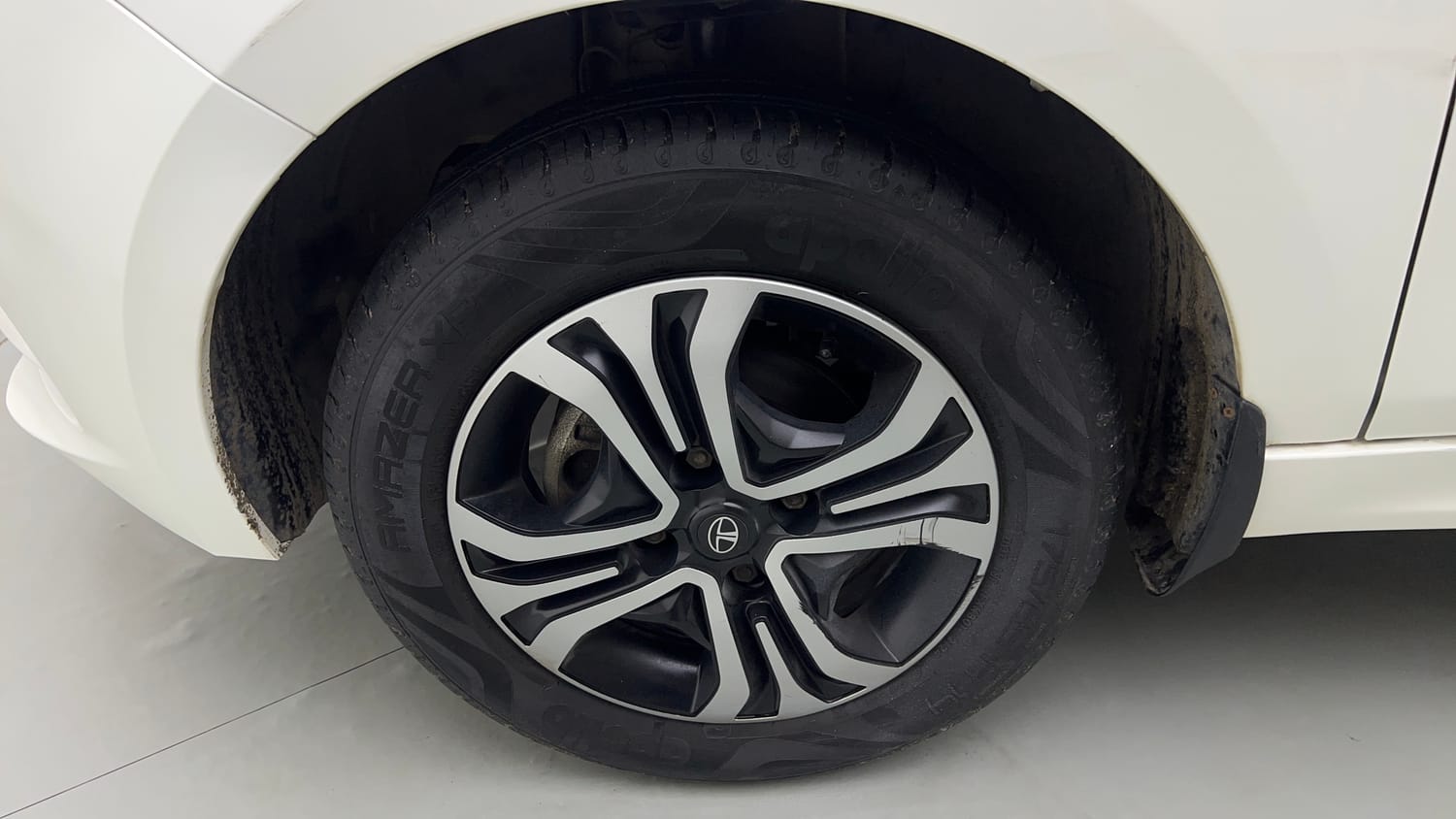 Used 2024 Tata Tiago XTA iCNG Cng Automatic tyres LEFT FRONT TYRE RIM VIEW