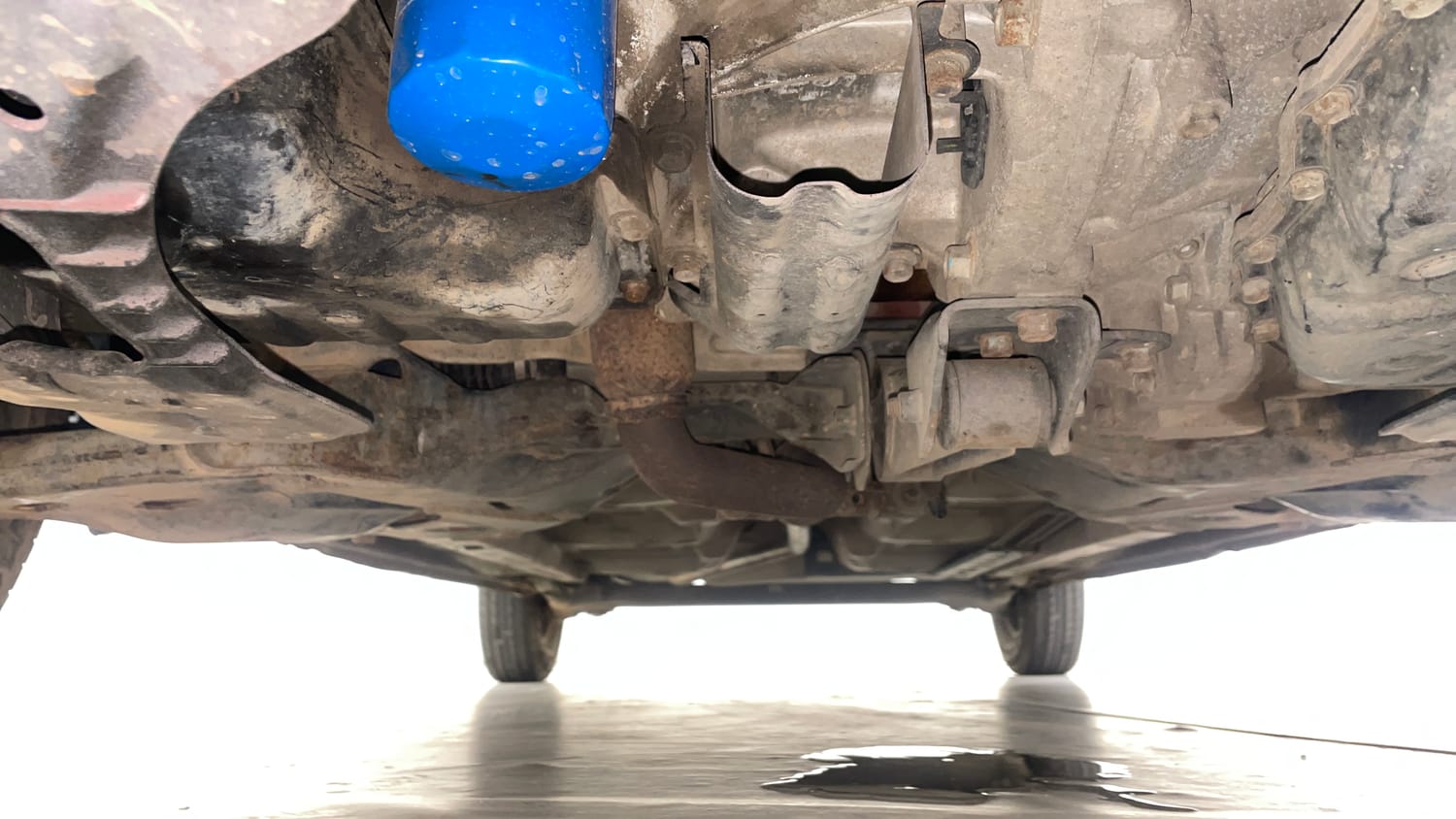 Used 2012 Hyundai i10 Sportz 1.2 AT Kappa2 Petrol Automatic extra FRONT LEFT UNDERBODY VIEW