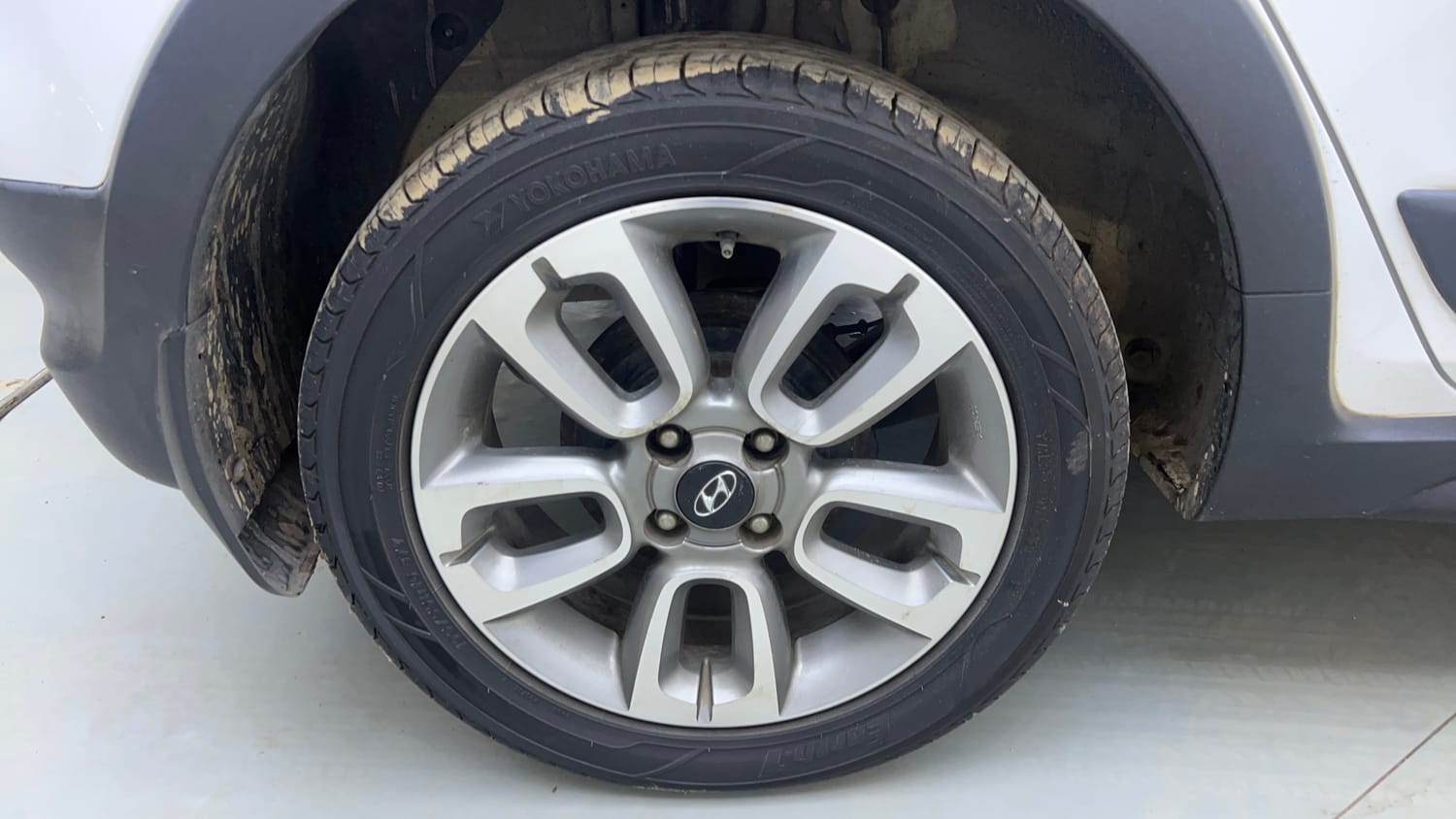 Used 2015 Hyundai i20 Active 1.2 S Petrol Manual tyres RIGHT REAR TYRE RIM VIEW