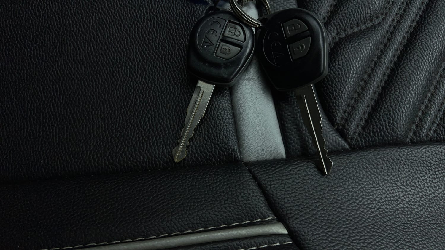 Used 2021 Maruti Suzuki Swift VXi Petrol Manual extra CAR KEY VIEW
