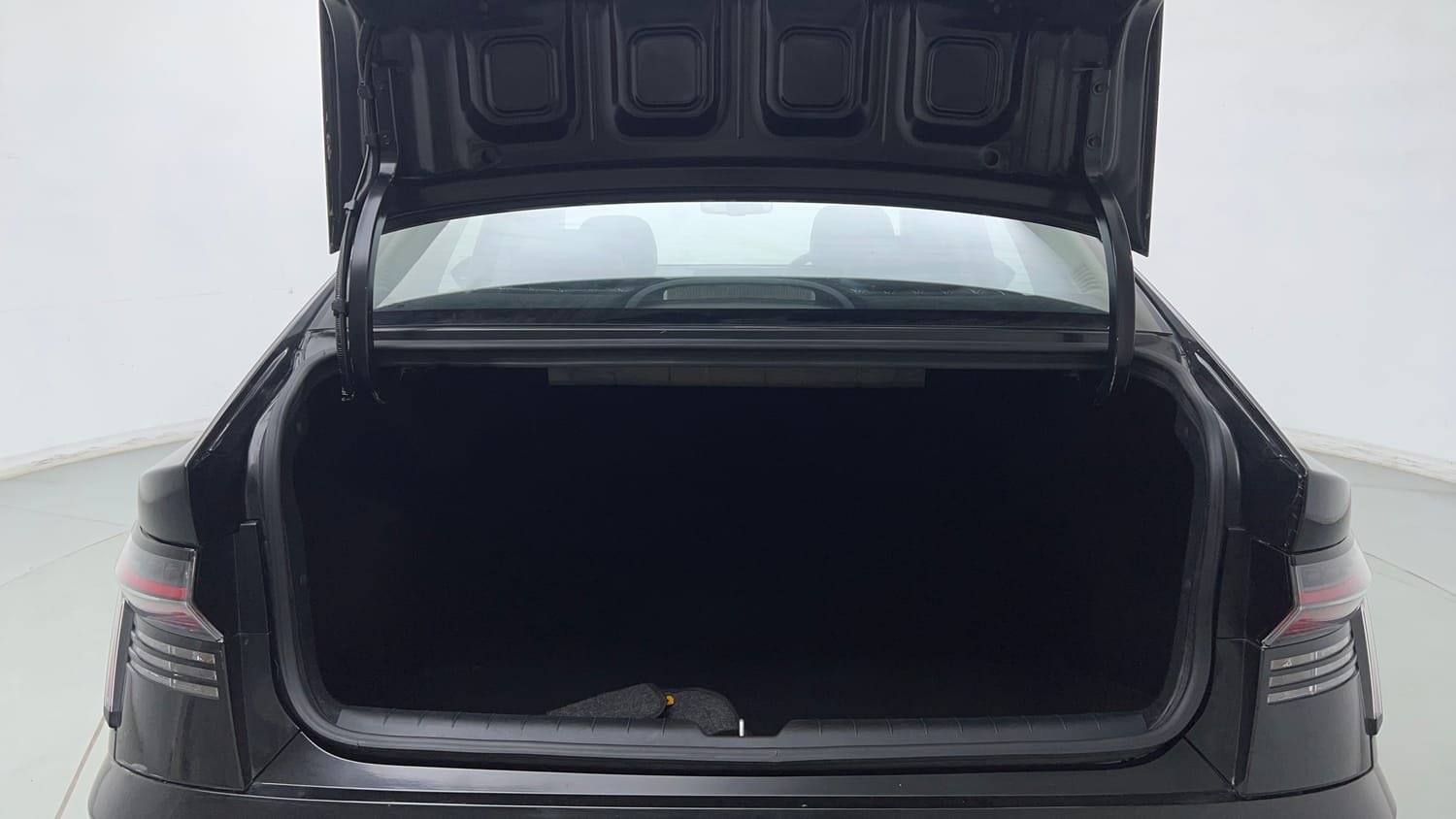 Used 2024 Hyundai Verna SX 1.5 Petrol MT Petrol Manual interior DICKY INSIDE VIEW