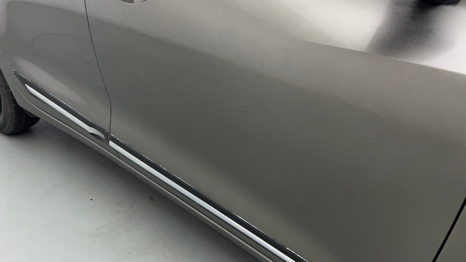 Used 2021 Maruti Suzuki Swift VXi Petrol Manual dents MINOR SCRATCH
