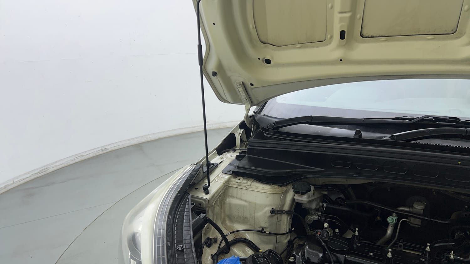 Used 2016 Hyundai Creta 1.6 SX Plus Petrol Petrol Manual engine ENGINE RIGHT SIDE HINGE & APRON VIEW