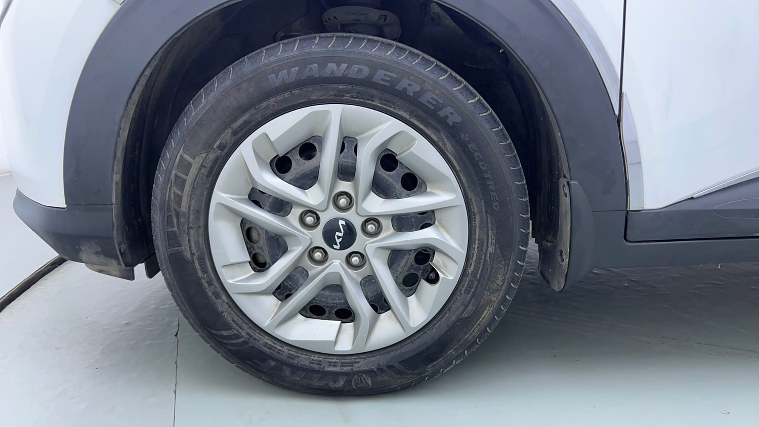 Used 2022 Kia Carens Prestige 1.4 Petrol MT 7 STR Petrol Manual tyres LEFT FRONT TYRE RIM VIEW