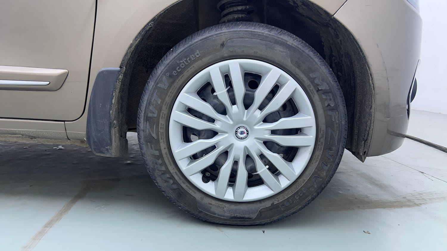 Used 2024 Maruti Suzuki Wagon R VXI 1.0 CNG Cng Manual tyres RIGHT FRONT TYRE RIM VIEW