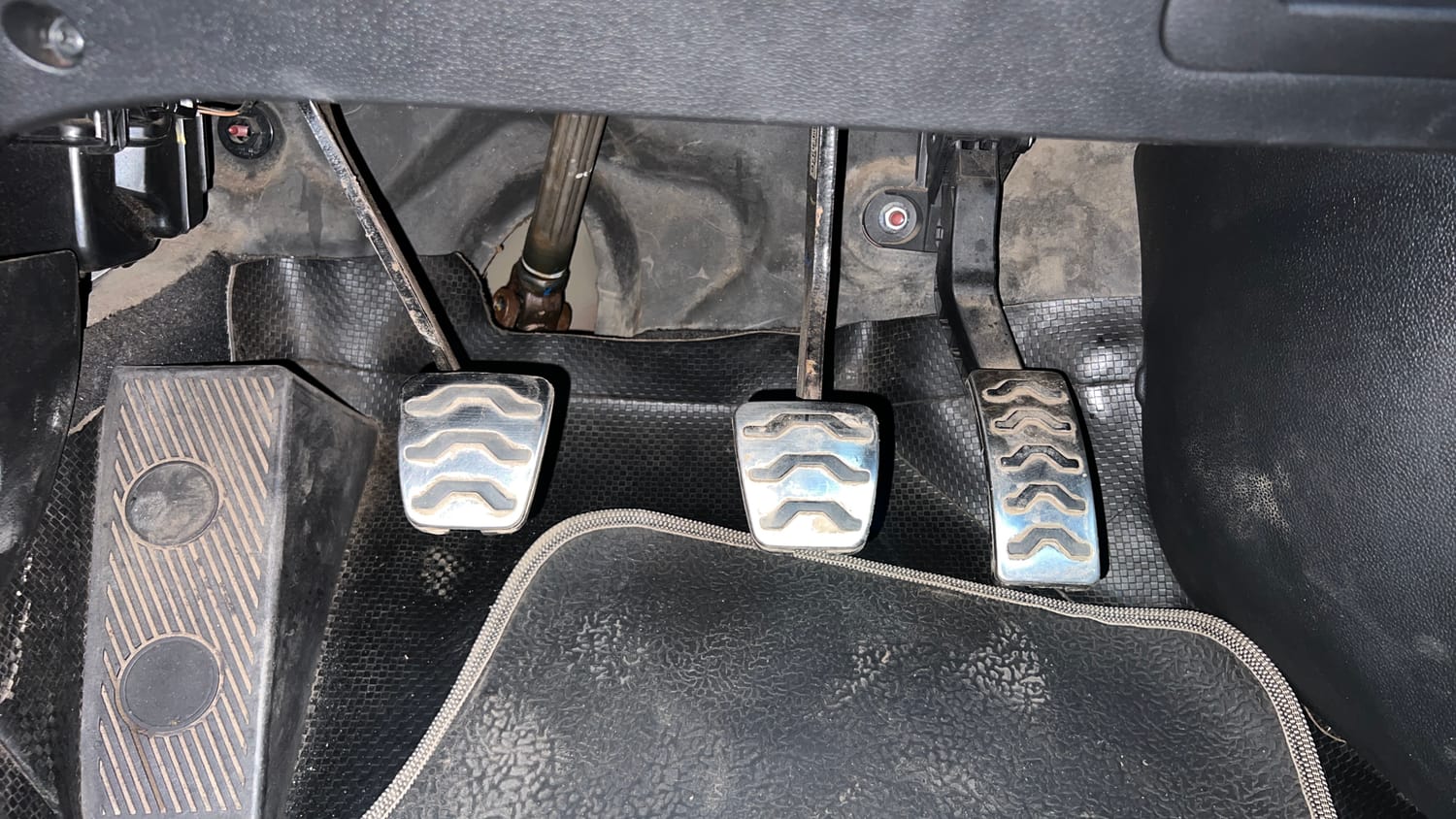 Used 2015 Hyundai i20 Active 1.2 S Petrol Manual interior PEDALS VIEW