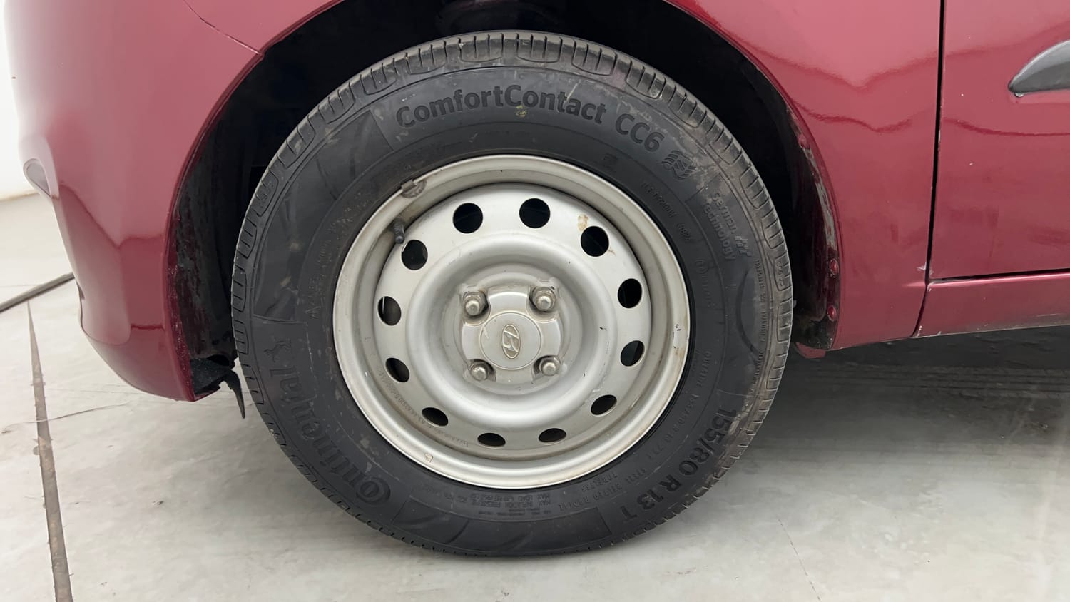 Used 2016 Hyundai i10 Magna 1.1 iRDE2 Petrol Manual tyres LEFT FRONT TYRE RIM VIEW