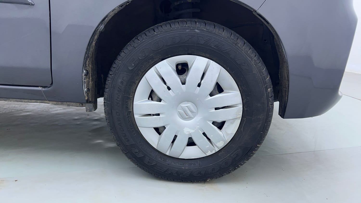 Used 2019 Maruti Suzuki Alto 800 VXi Petrol Manual tyres RIGHT FRONT TYRE RIM VIEW