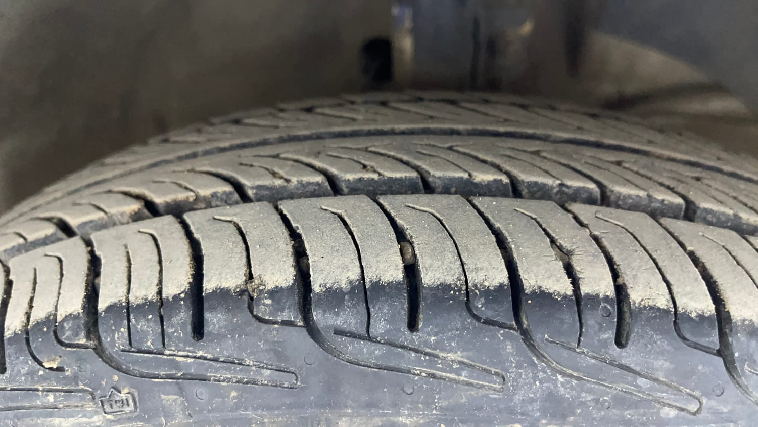 Used 2017 Maruti Suzuki Dzire VXi AMT Petrol Automatic tyres RIGHT FRONT TYRE TREAD VIEW