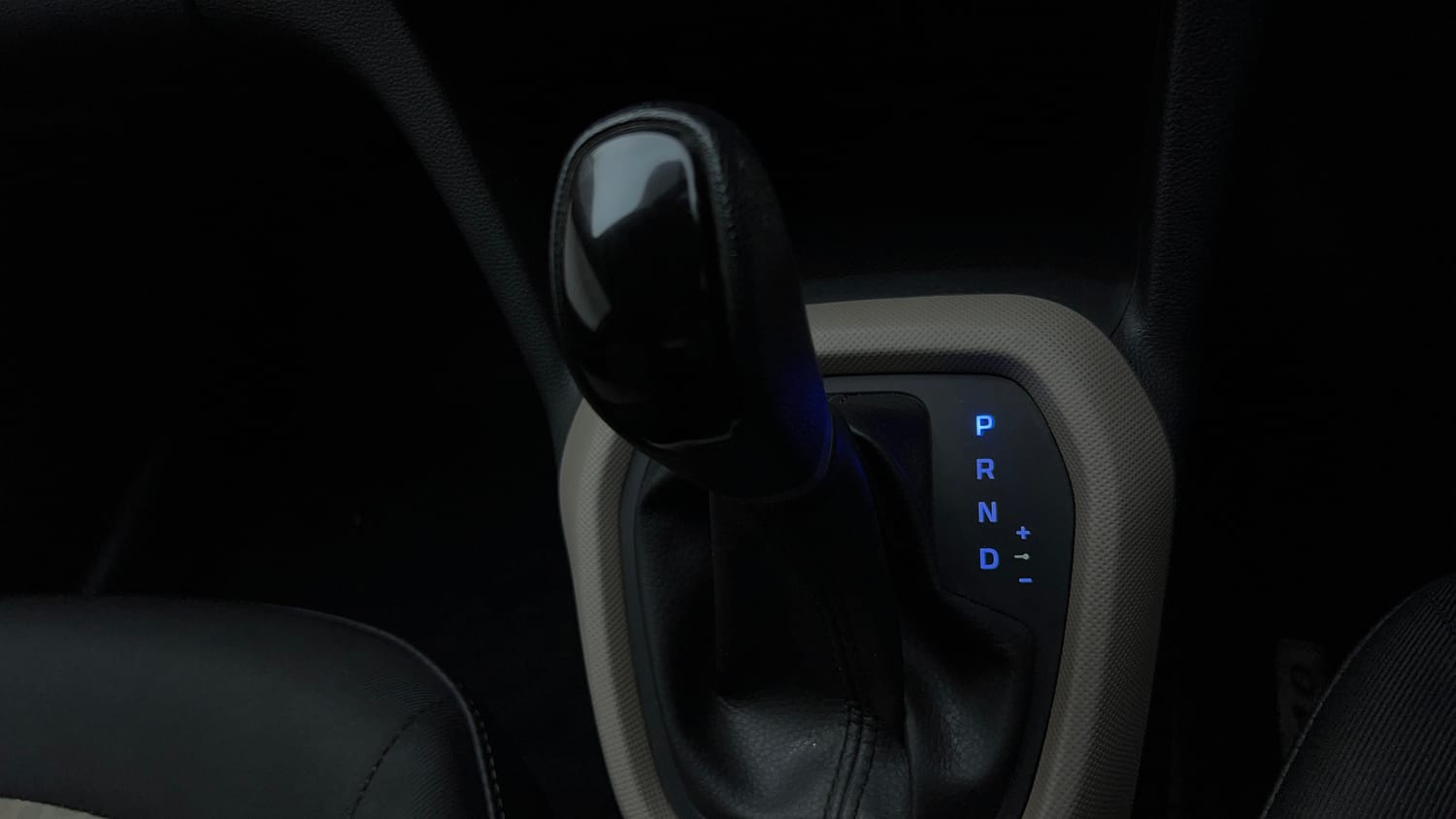 Used 2018 Hyundai Grand i10 Sportz (O) AT 1.2 Kappa VTVT Petrol Automatic interior GEAR  KNOB VIEW