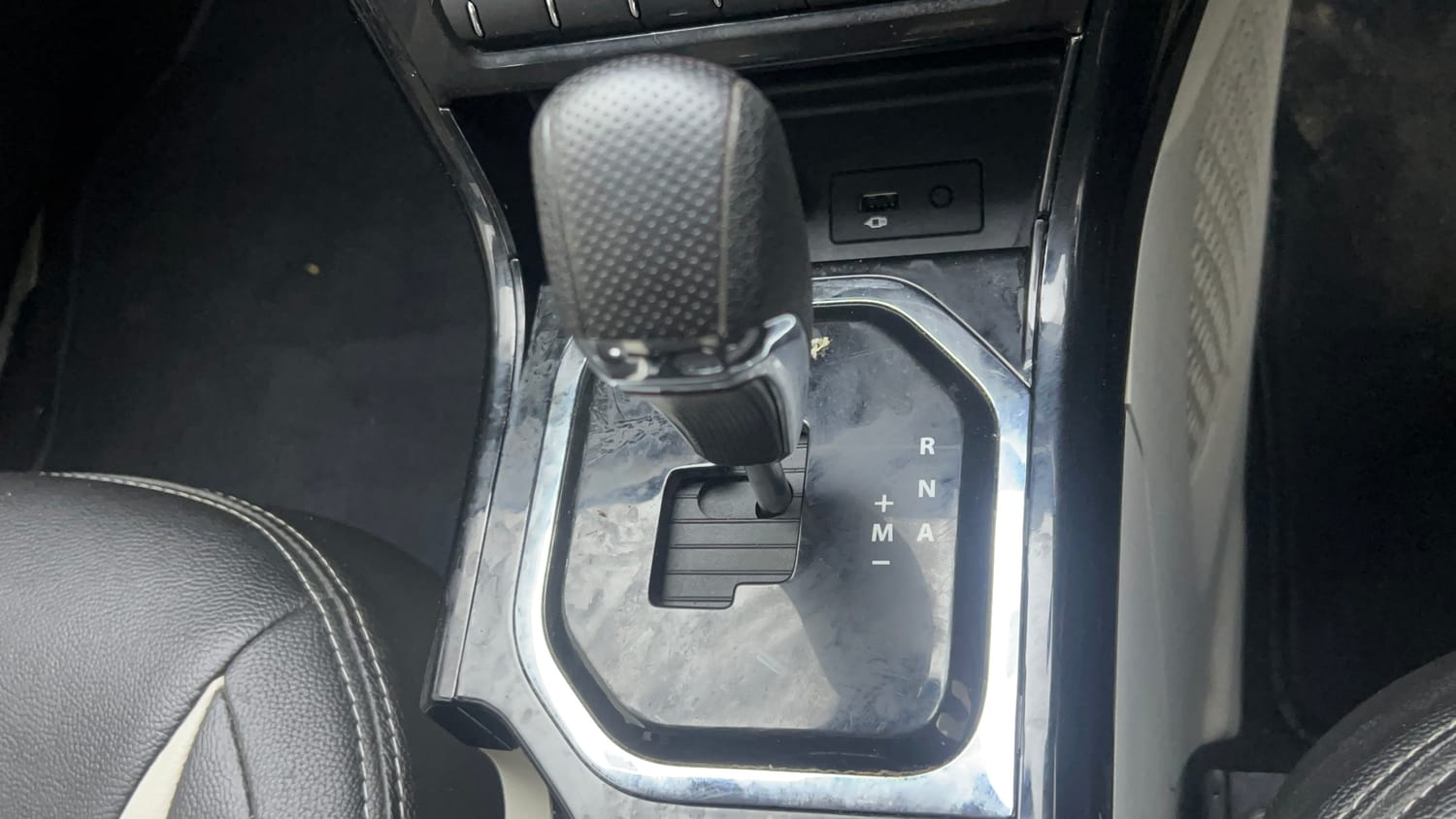Used 2022 Tata Nexon XZA Plus (HS) Petrol Automatic interior GEAR  KNOB VIEW