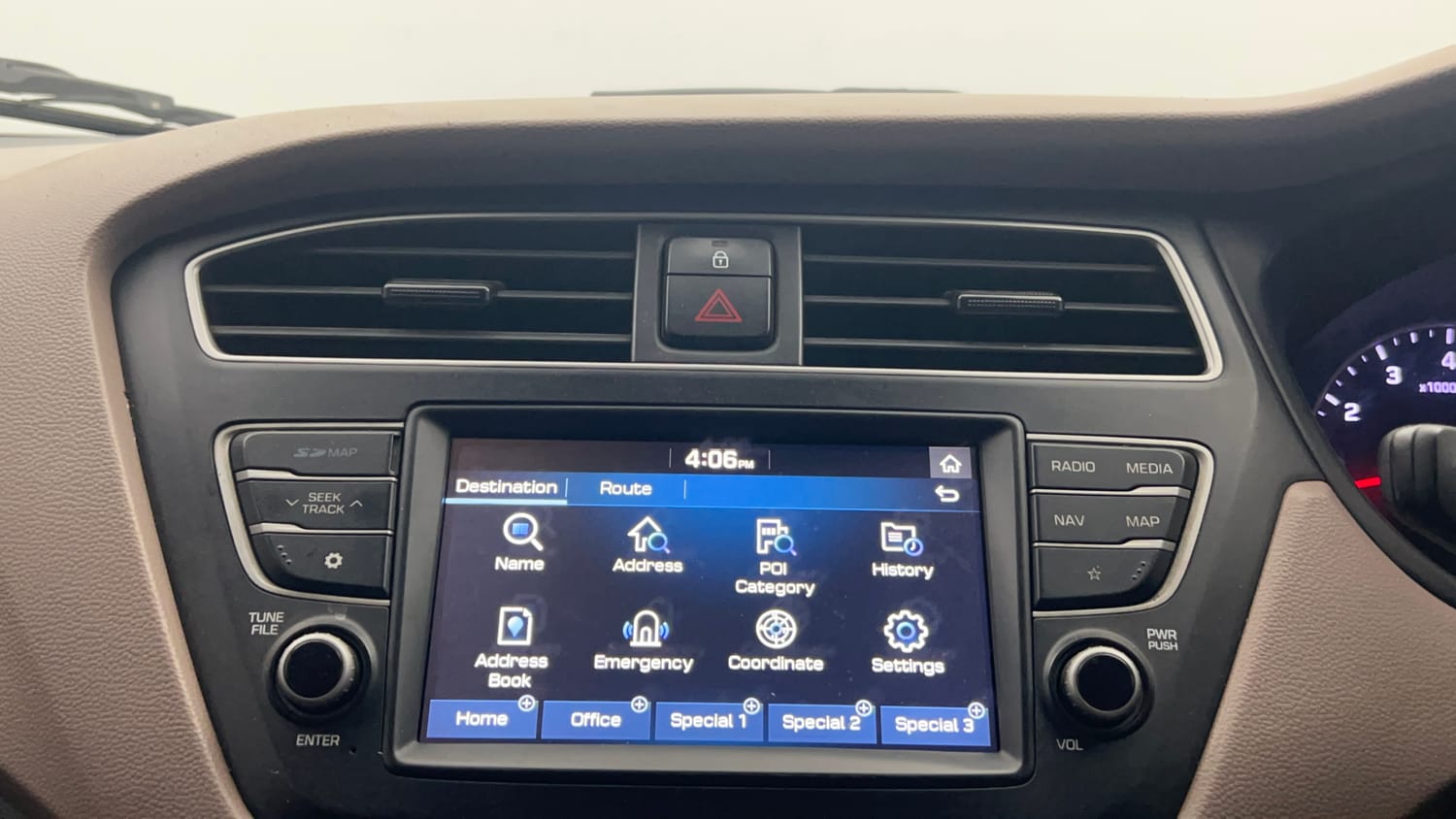 Used 2020 Hyundai Elite i20 Sportz Plus 1.2 Petrol Manual top_features Touch screen infotainment system