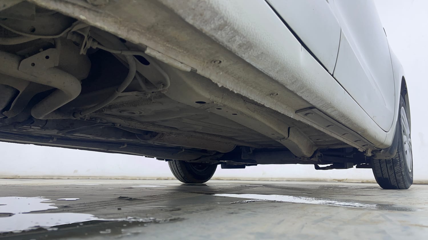 Used 2017 Maruti Suzuki Dzire VXi AMT Petrol Automatic extra REAR RIGHT UNDERBODY VIEW
