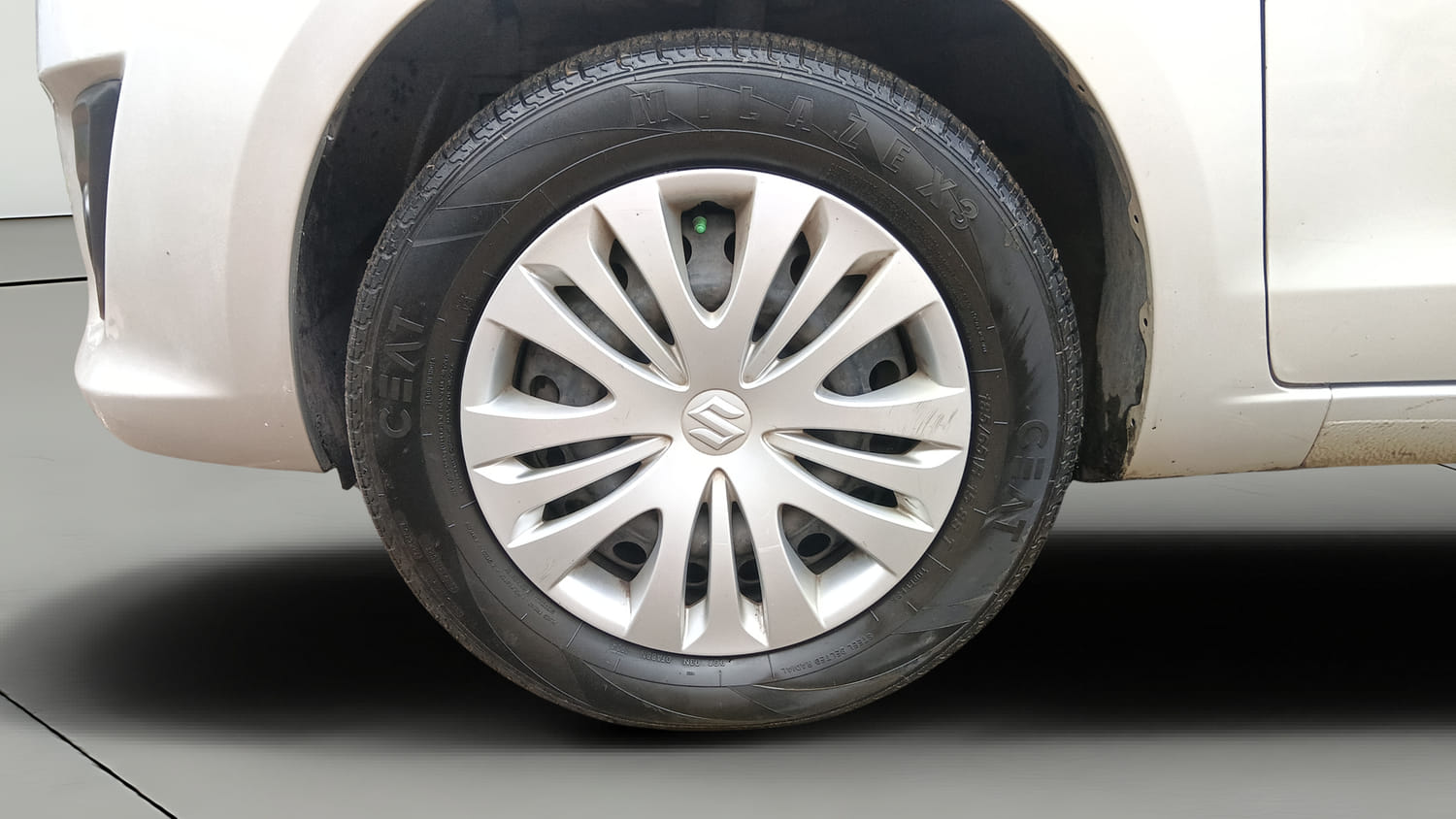 Used 2015 Maruti Suzuki Ertiga Vxi Petrol Manual tyres LEFT FRONT TYRE RIM VIEW