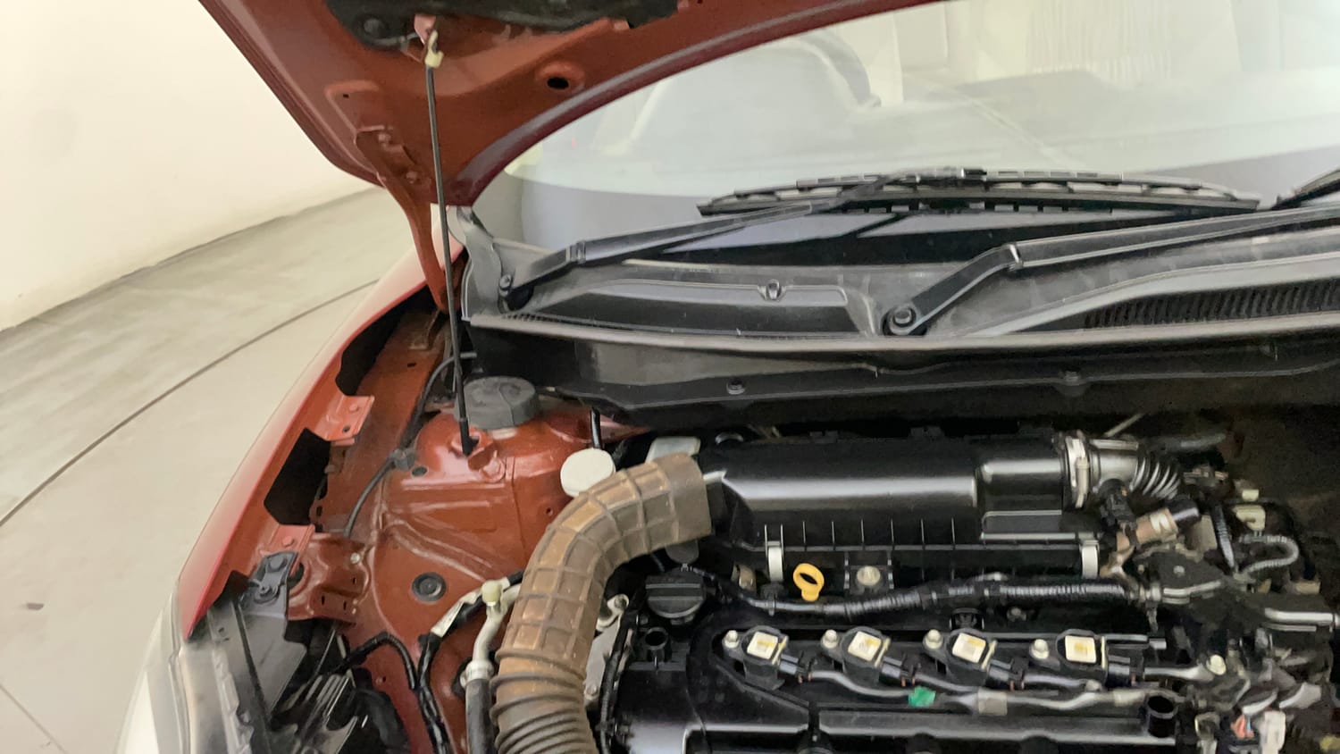 Used 2017 Maruti Suzuki Dzire ZXi Plus Petrol Manual engine ENGINE RIGHT SIDE HINGE & APRON VIEW