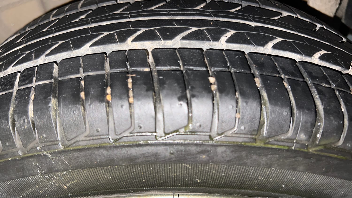 Used 2022 Tata Tigor XZA Plus Petrol Automatic tyres LEFT REAR TYRE TREAD VIEW