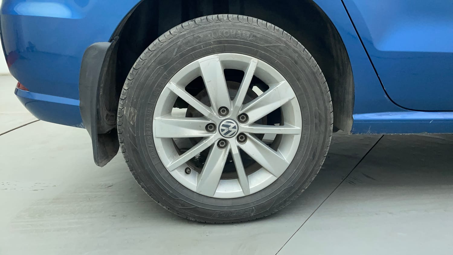 Used 2017 Volkswagen Ameo Highline1.2L (P) Petrol Manual tyres RIGHT REAR TYRE RIM VIEW