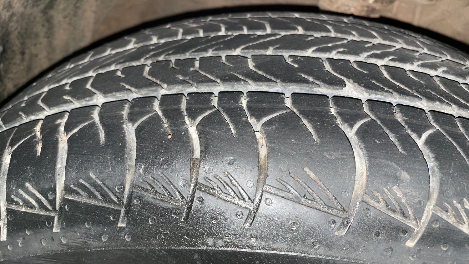 Used 2021 Mahindra XUV 300 W8 (O) 1.5 Diesel Diesel Manual tyres RIGHT FRONT TYRE TREAD VIEW