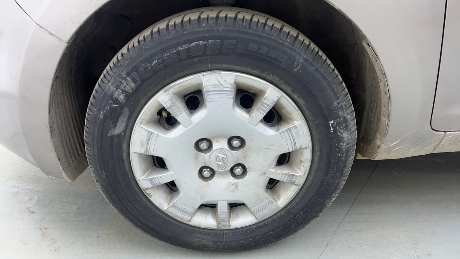 Used 2012 Hyundai i20 Magna 1.2 Petrol Manual tyres LEFT FRONT TYRE RIM VIEW