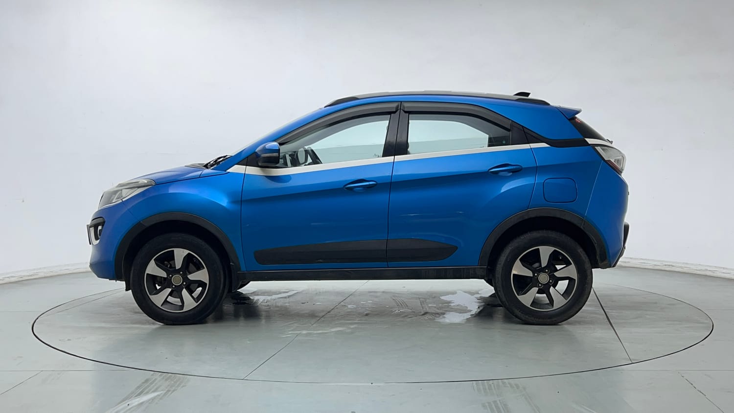 Used 2020 Tata Nexon XZ Plus Petrol Manual exterior LEFT SIDE VIEW