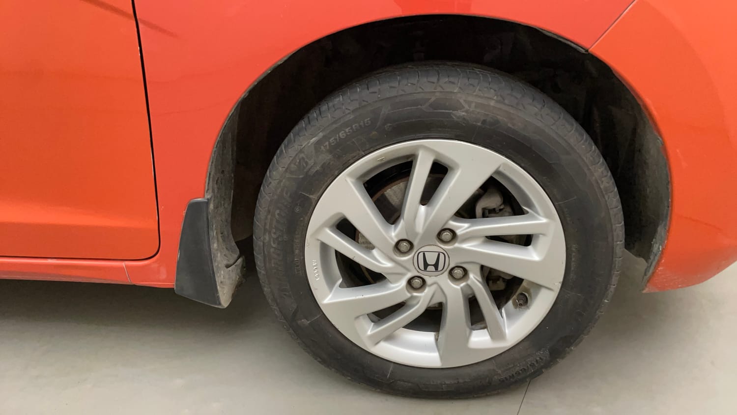 Used 2016 Honda Jazz V Petrol Petrol Manual tyres RIGHT FRONT TYRE RIM VIEW