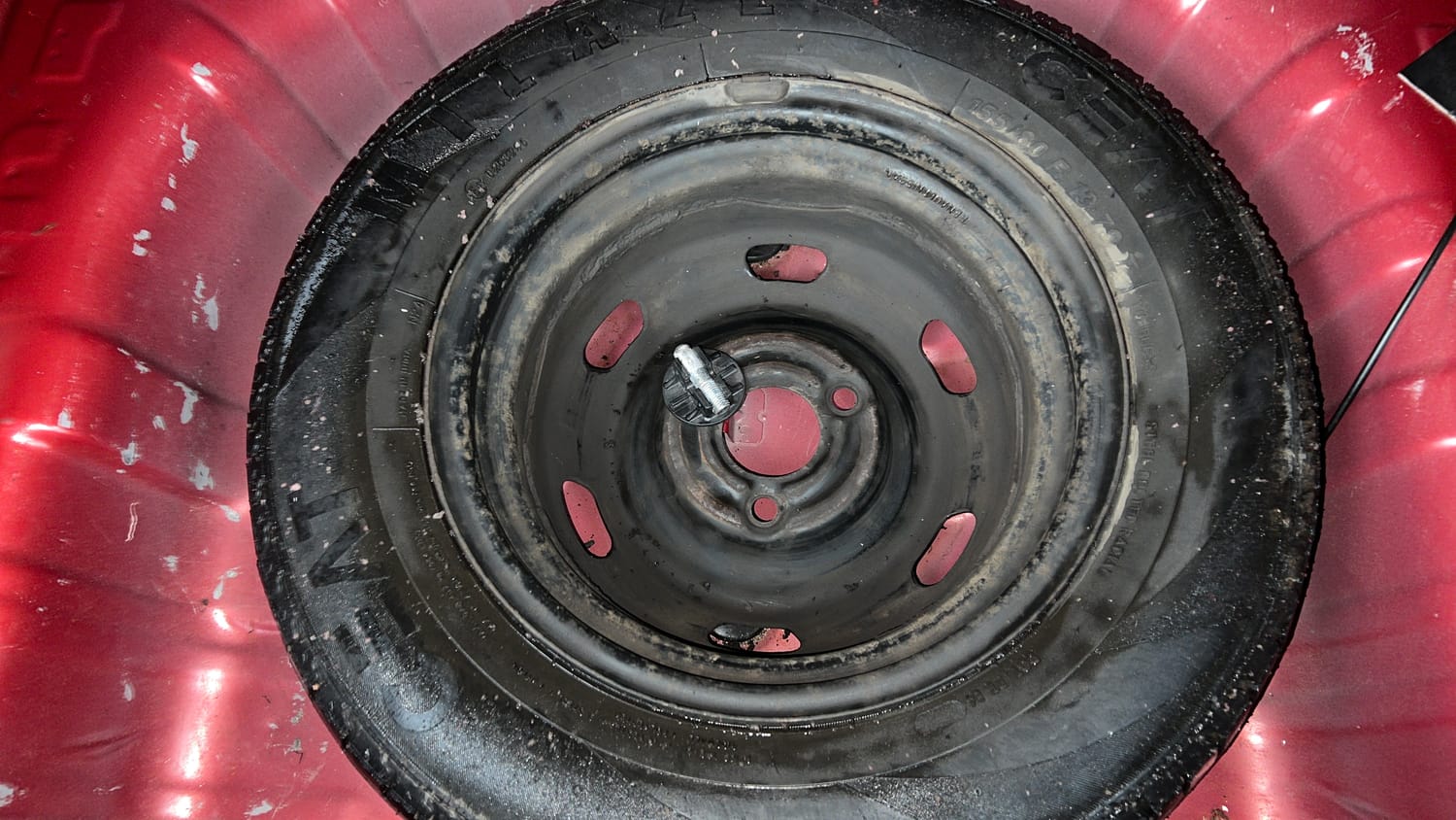 Used 2019 Renault Kwid RXT (O) 1.0 SCE Edition Petrol Manual tyres SPARE TYRE VIEW