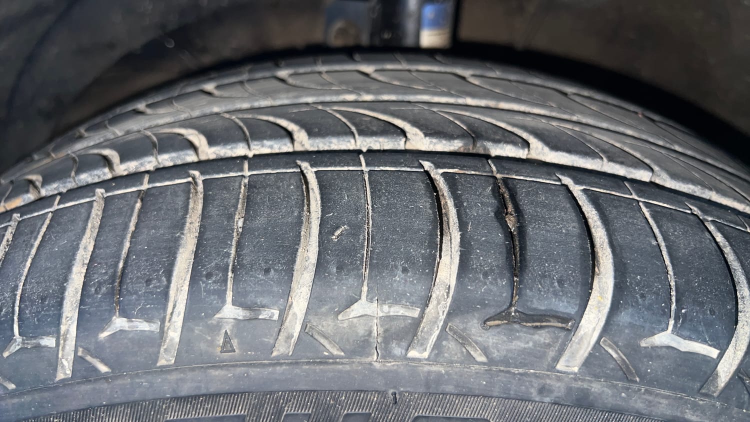 Used 2018 Maruti Suzuki Baleno Zeta 1.2 AT Petrol Automatic tyres LEFT FRONT TYRE TREAD VIEW