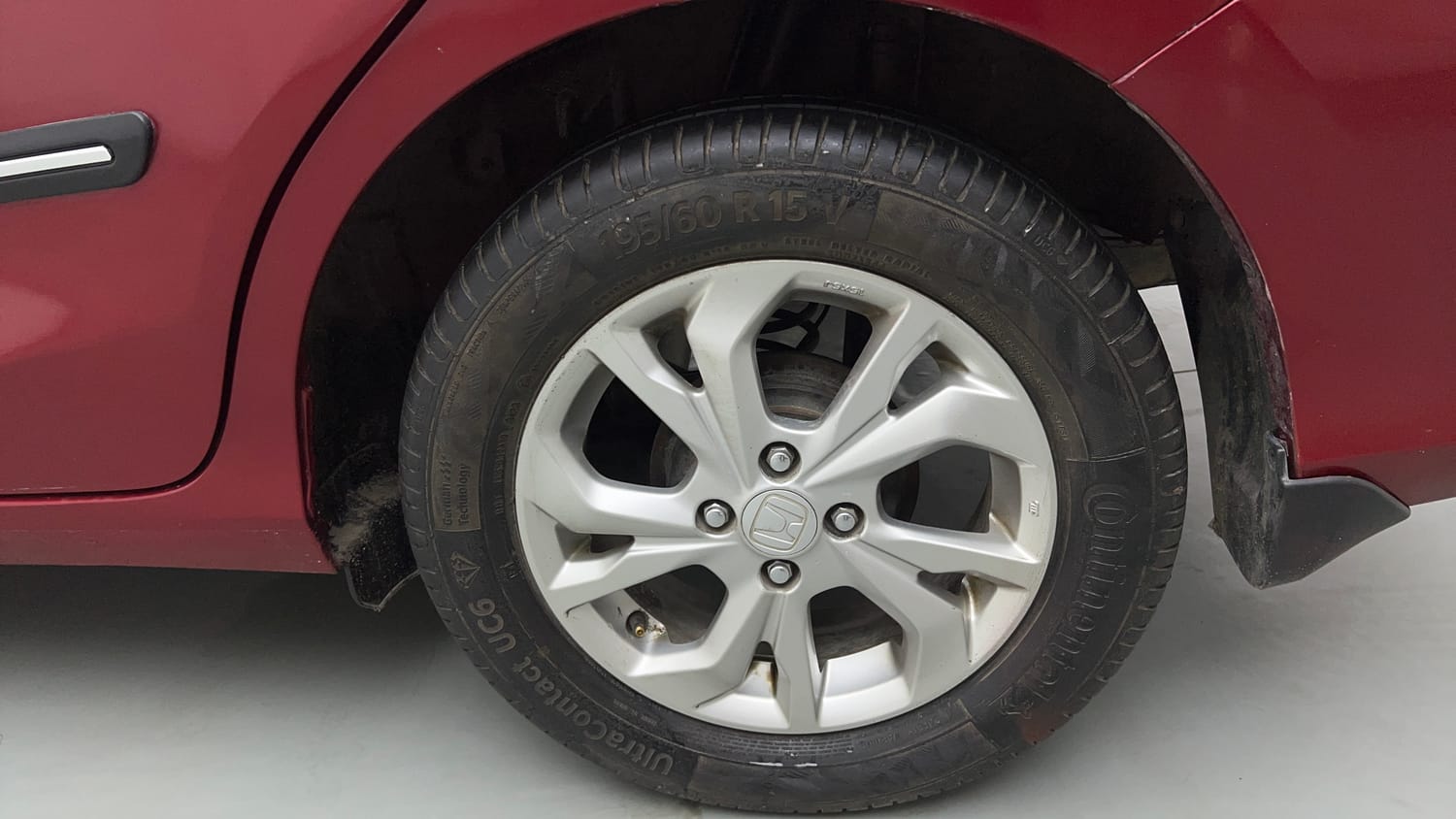 Used 2018 Honda Amaze 1.2 V CVT Petrol Petrol Automatic tyres LEFT REAR TYRE RIM VIEW