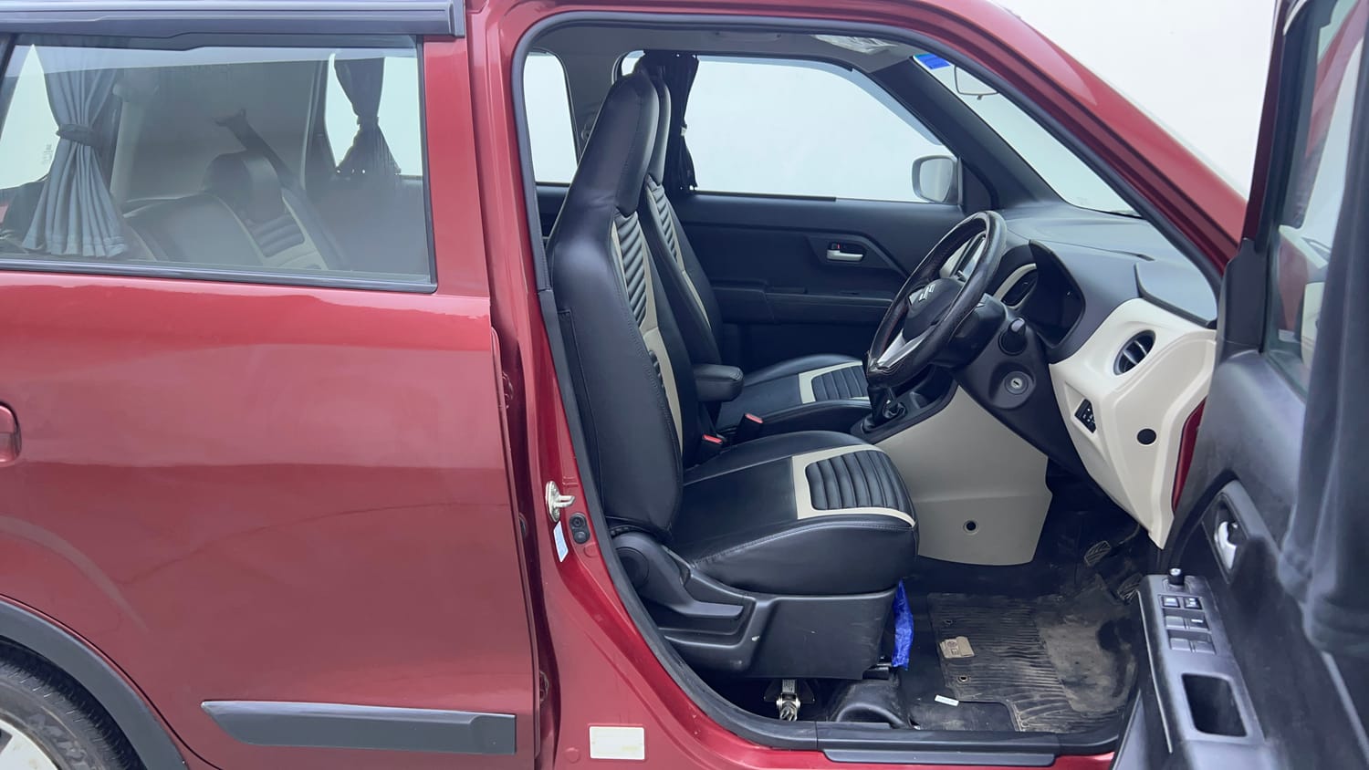 Used 2022 Maruti Suzuki Wagon R 1.0 VXi 1.0 Petrol Manual interior RIGHT SIDE FRONT DOOR CABIN VIEW