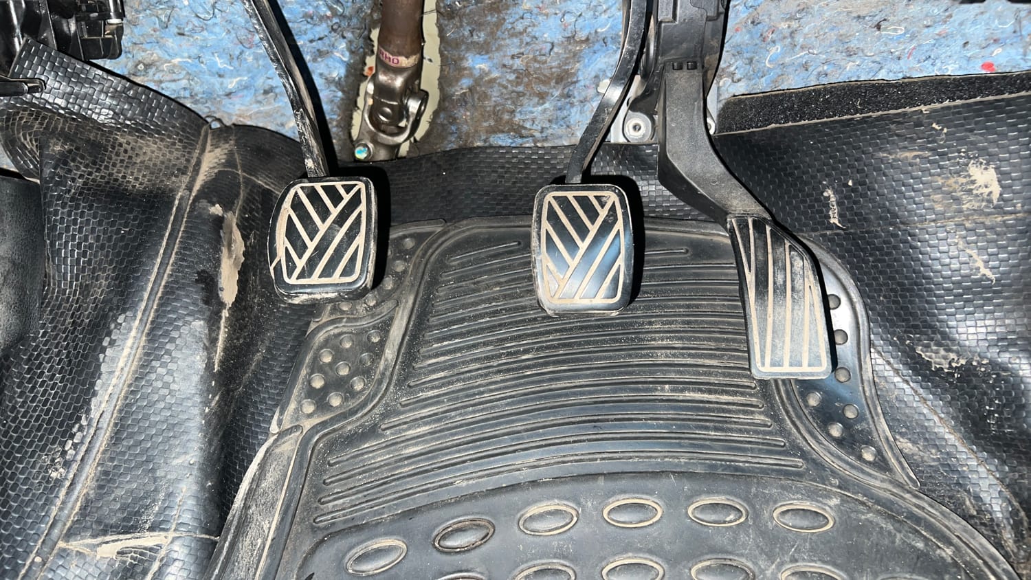 Used 2015 Maruti Suzuki S-Cross Alpha 1.3 Diesel Manual interior PEDALS VIEW