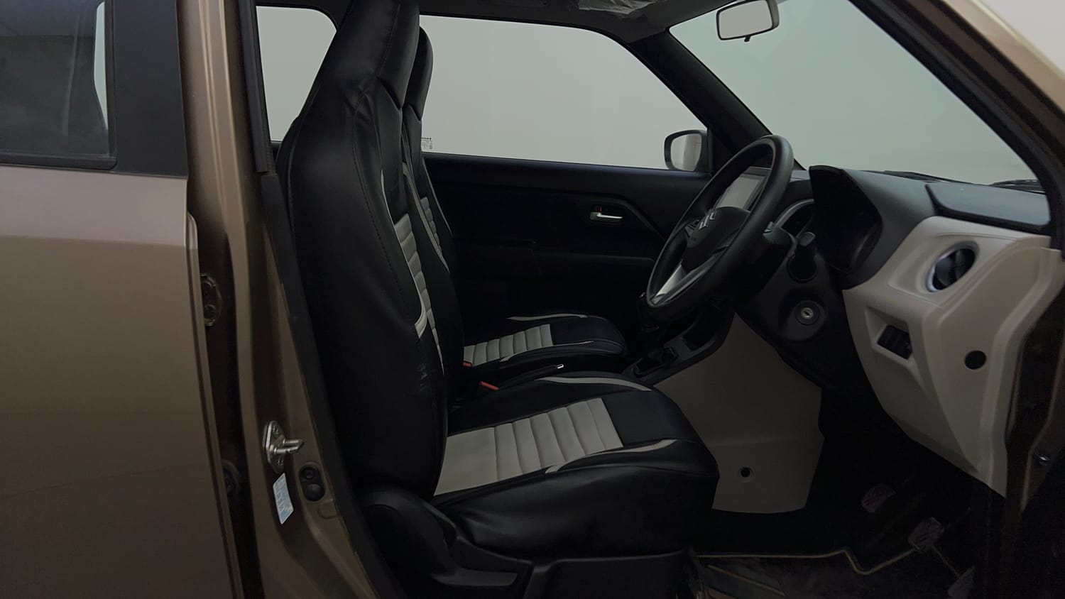 Used 2019 Maruti Suzuki Wagon R ZXi 1.2 Petrol Manual interior RIGHT SIDE FRONT DOOR CABIN VIEW