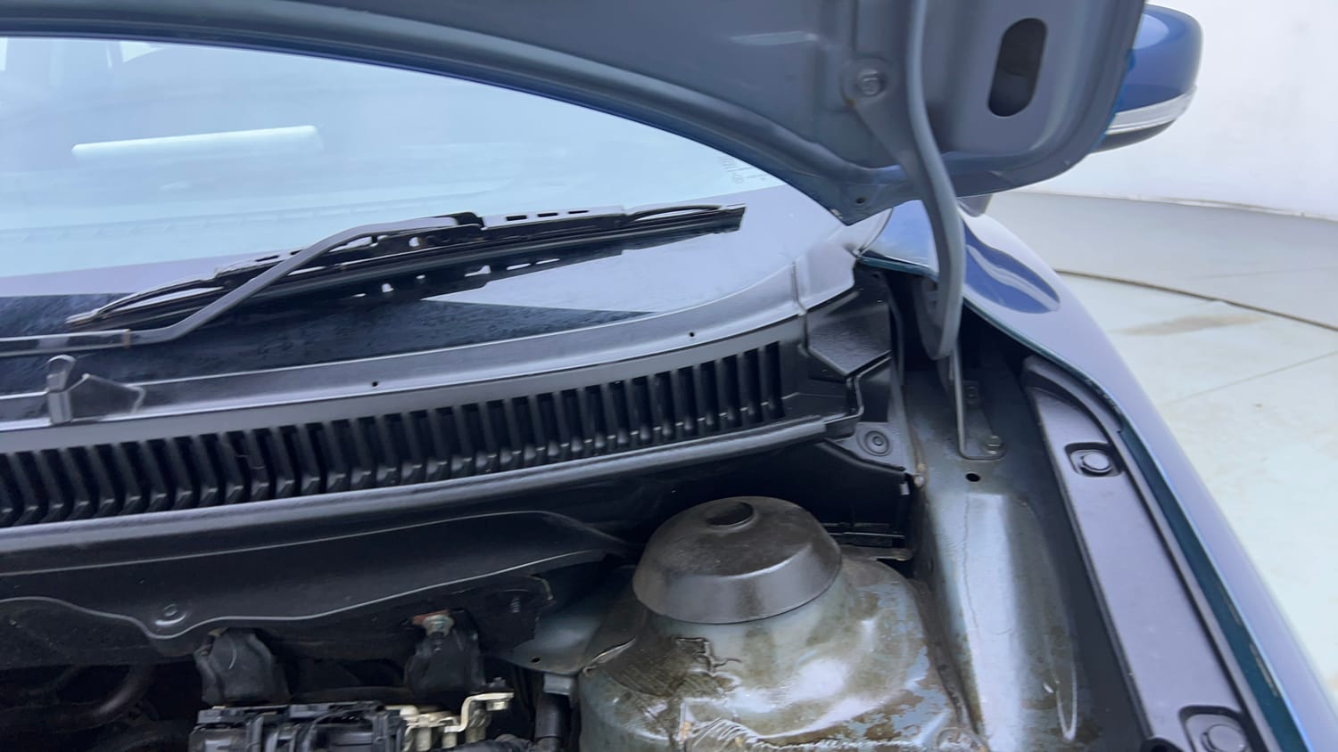 Used 2018 Maruti Suzuki Baleno Zeta 1.2 AT Petrol Automatic engine ENGINE LEFT SIDE HINGE & APRON VIEW