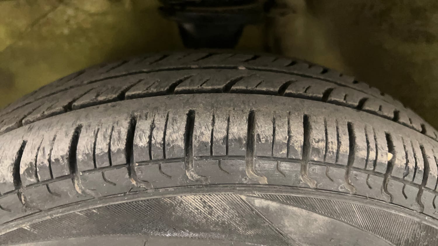 Used 2017 Maruti Suzuki Alto 800 LXi CNG (O) Cng Manual tyres LEFT FRONT TYRE TREAD VIEW
