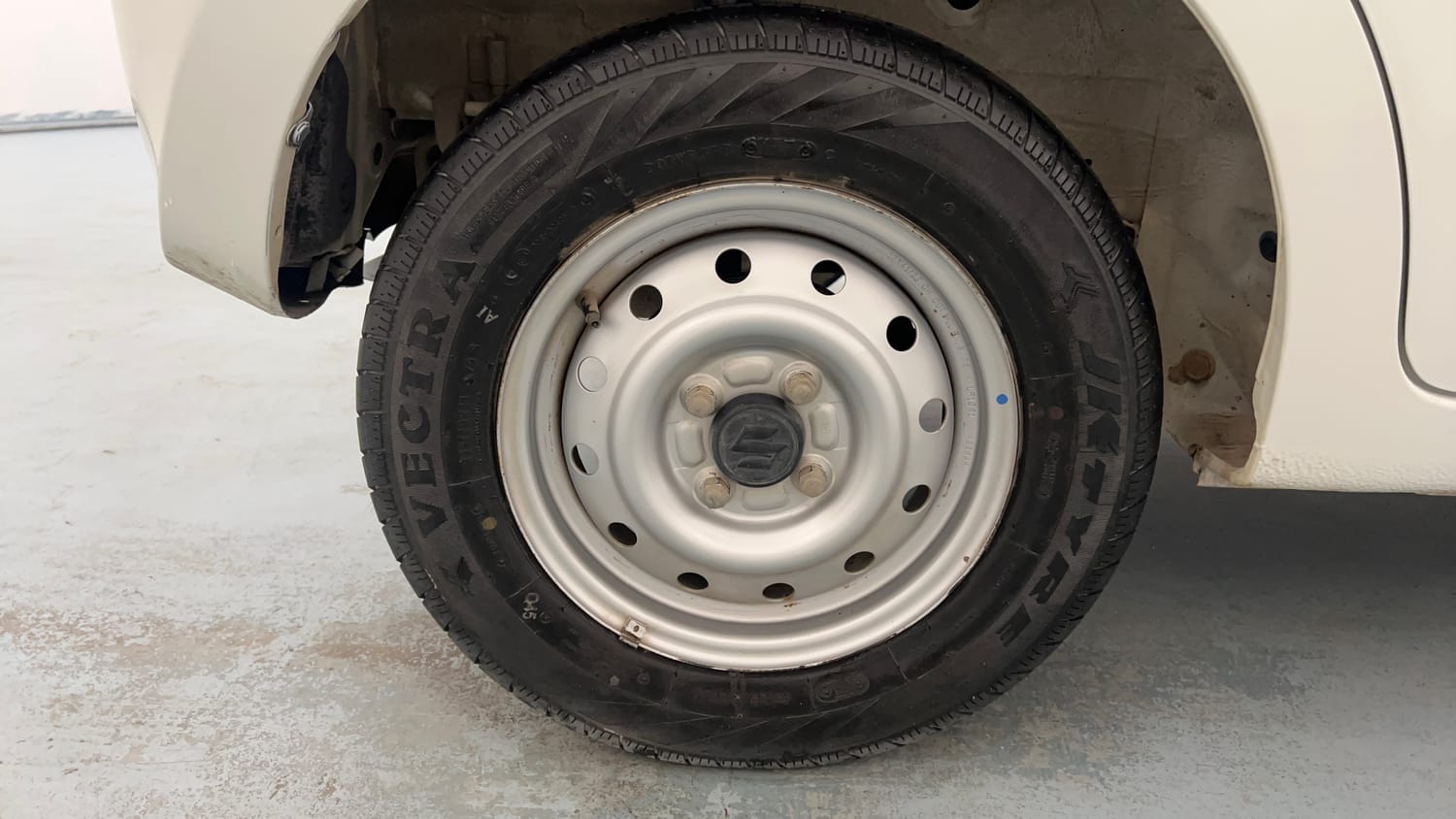 Used 2018 Maruti Suzuki Celerio LXi Petrol Manual tyres RIGHT REAR TYRE RIM VIEW