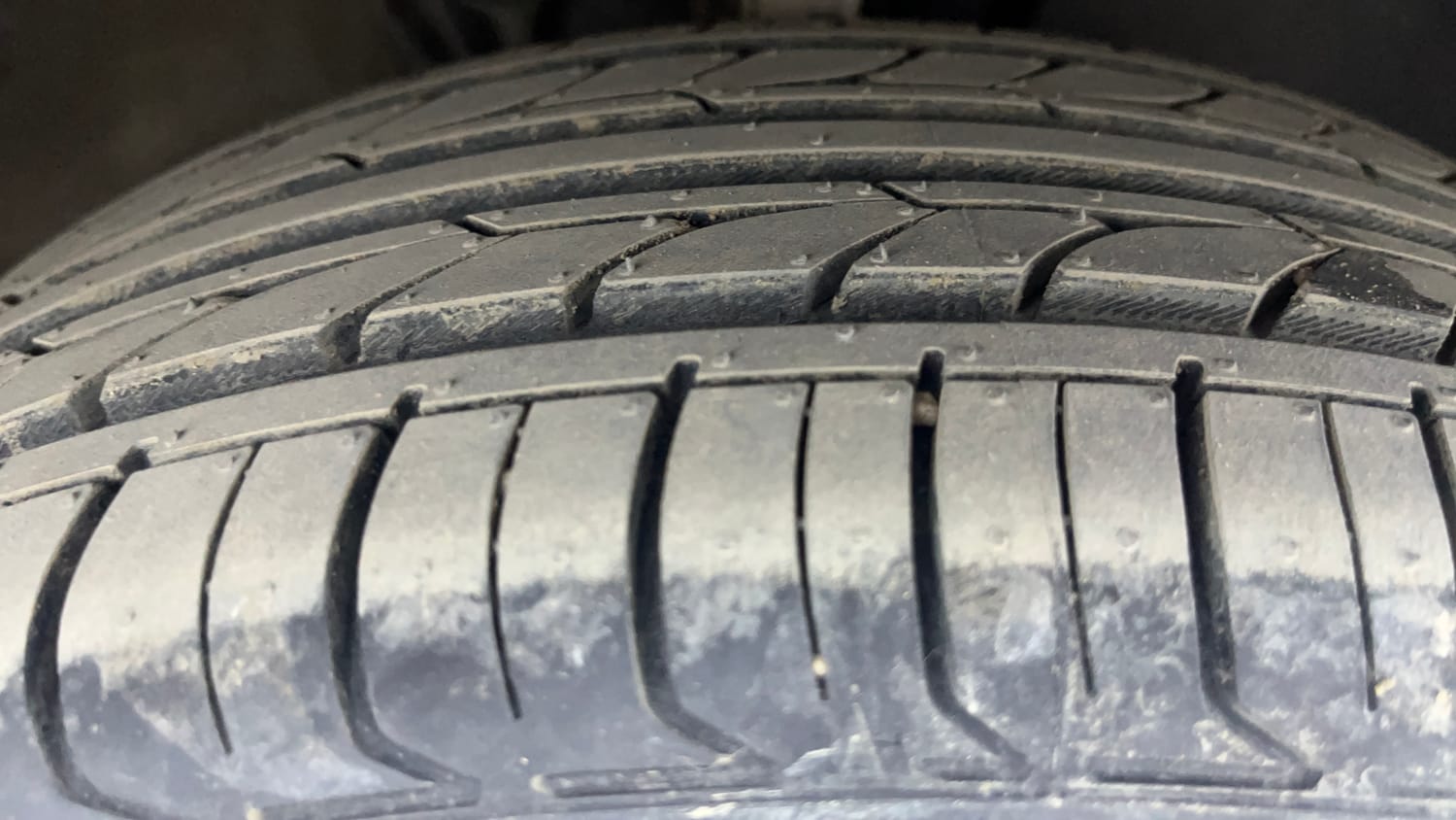 Used 2016 Volkswagen Polo Comfortline 1.2L (P) Petrol Manual tyres RIGHT FRONT TYRE TREAD VIEW
