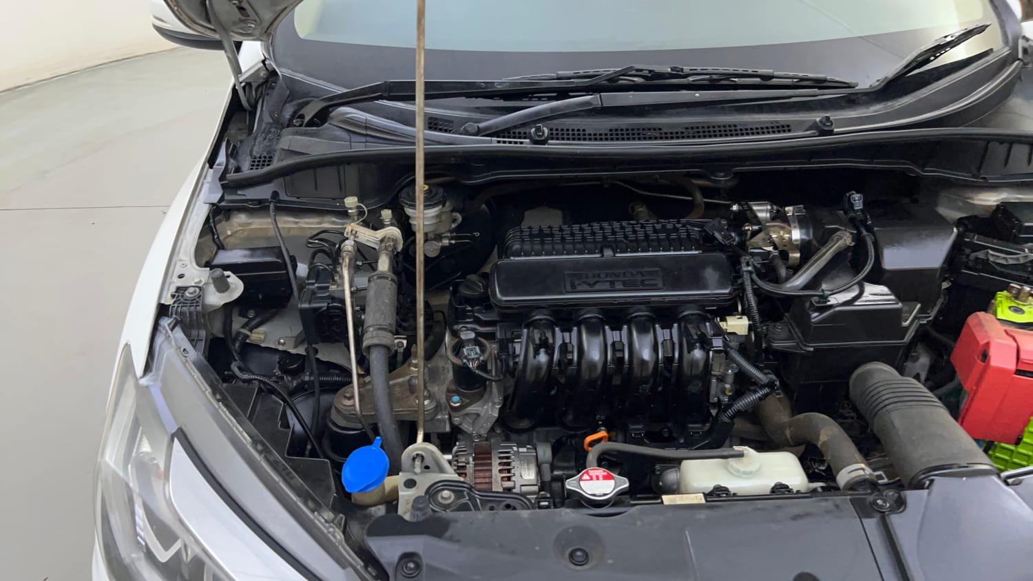 Used 2019 Honda City ZX CVT Petrol Petrol Automatic engine ENGINE RIGHT SIDE HINGE & APRON VIEW