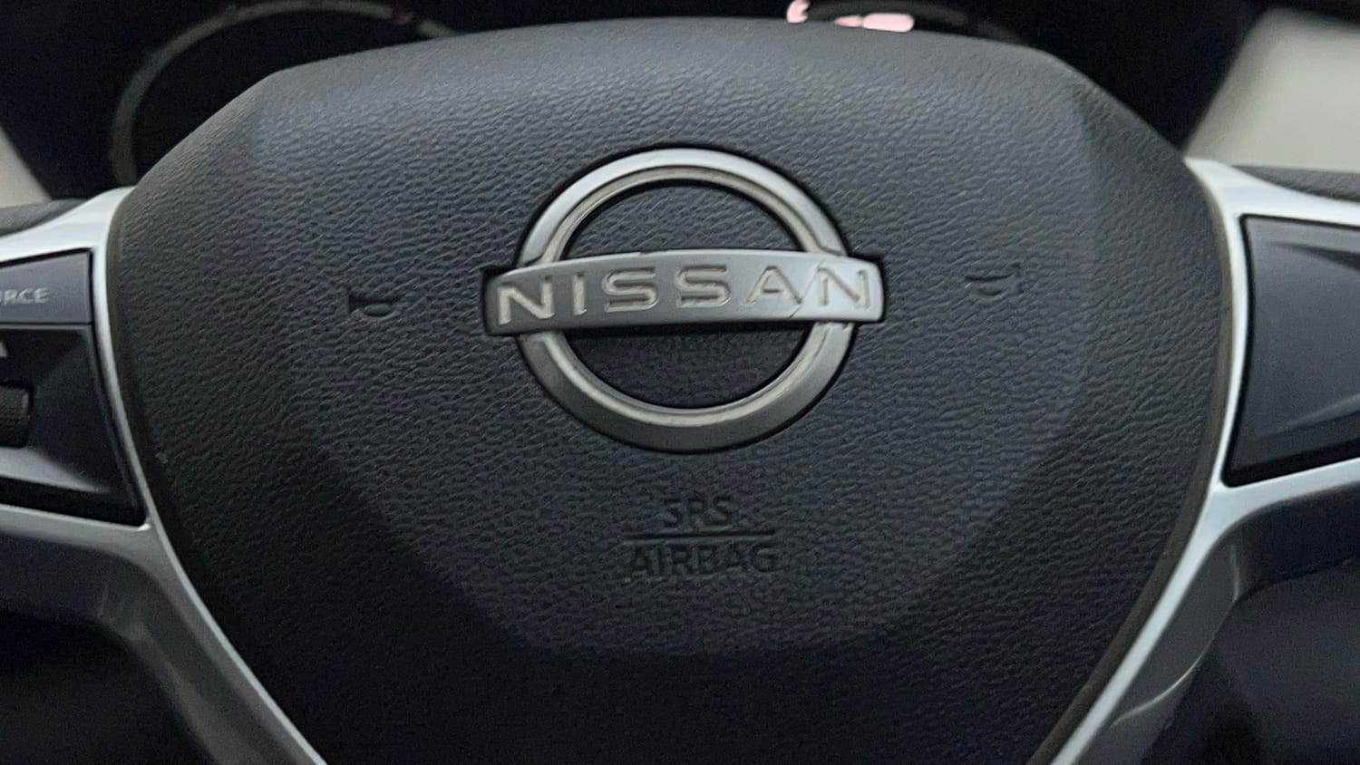 Used 2023 Nissan Magnite Geza Edition Petrol Manual top_features Airbags