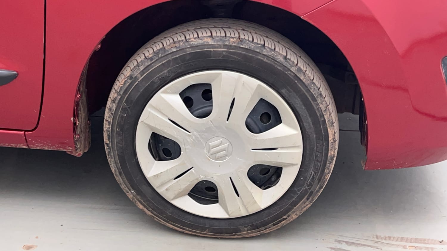 Used 2014 Maruti Suzuki Wagon R VXI Petrol Manual tyres RIGHT FRONT TYRE RIM VIEW
